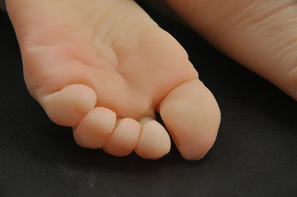 Mannequin Foot Fetish Right – Luxury Foot Fetish Mannequin with Detailed Skin Structure and Natural Look
